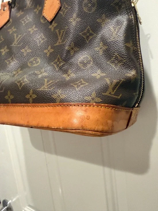Louis Vuitton Monogram Alma - Picture 4 of 13